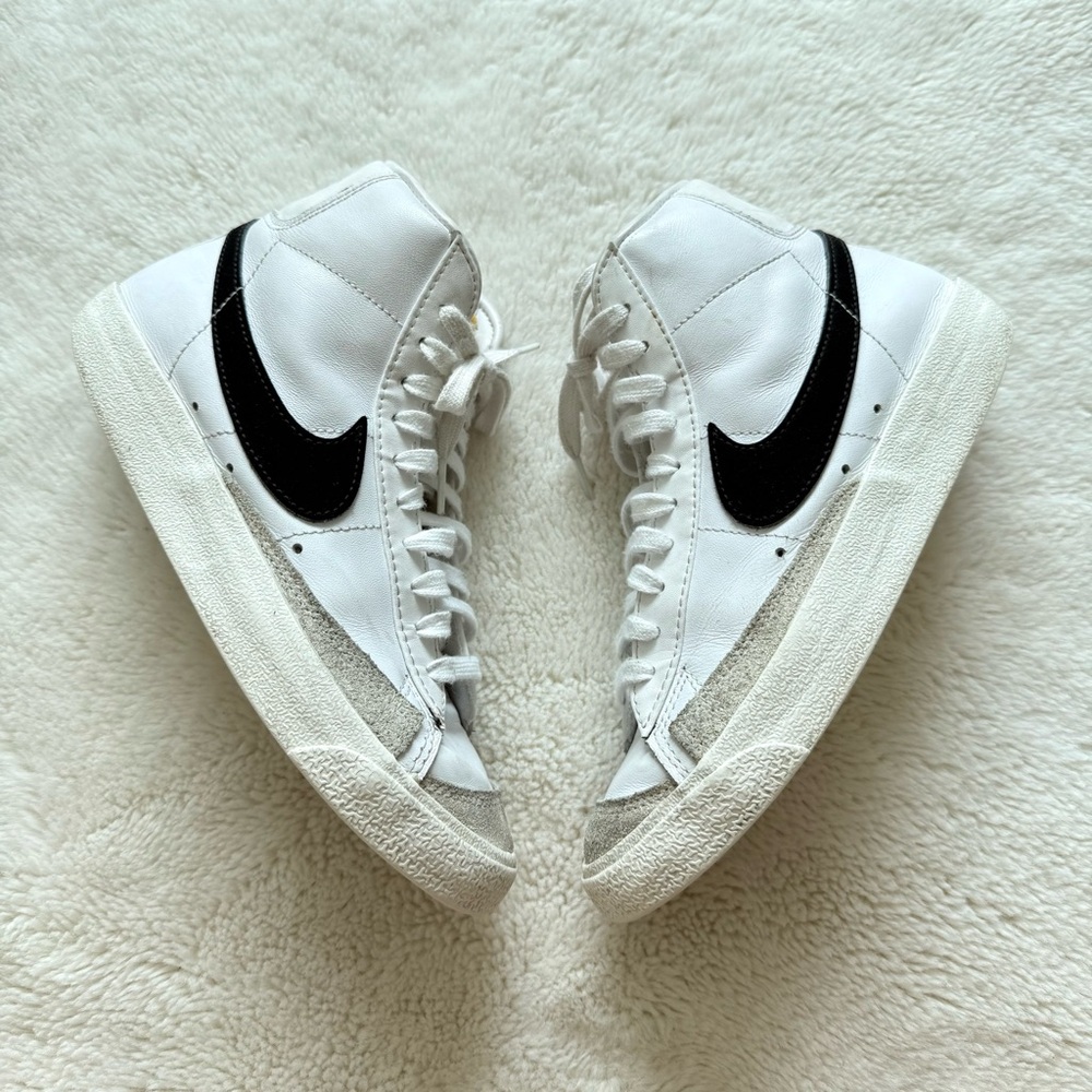 NIKE women high top sneakers size 7 US